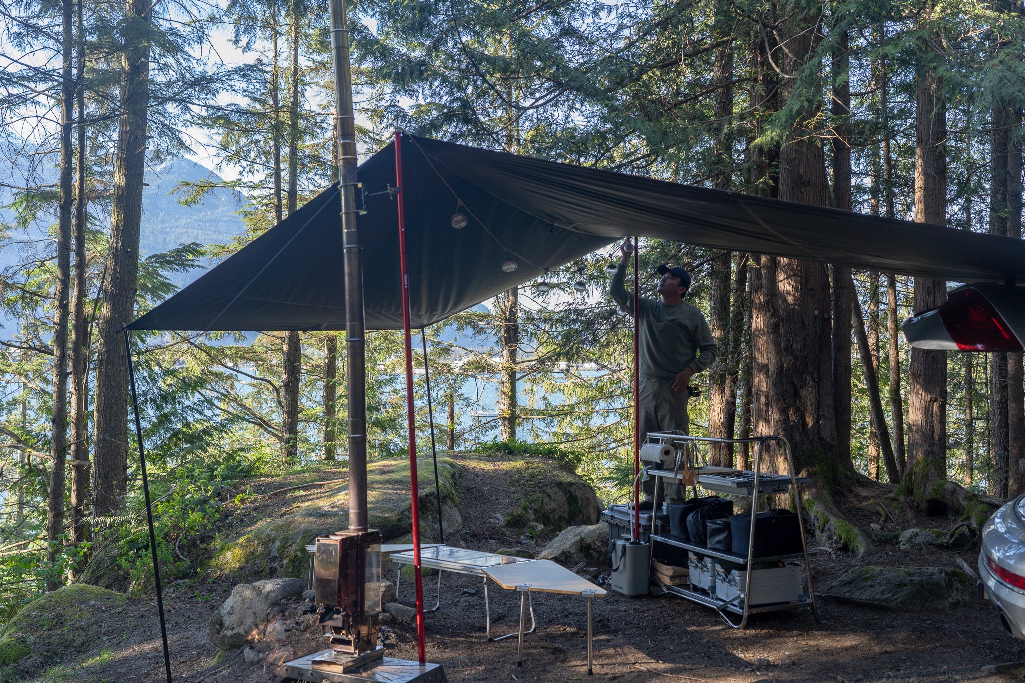 LNT Overland ES Awning Tarp 1300 is being setup